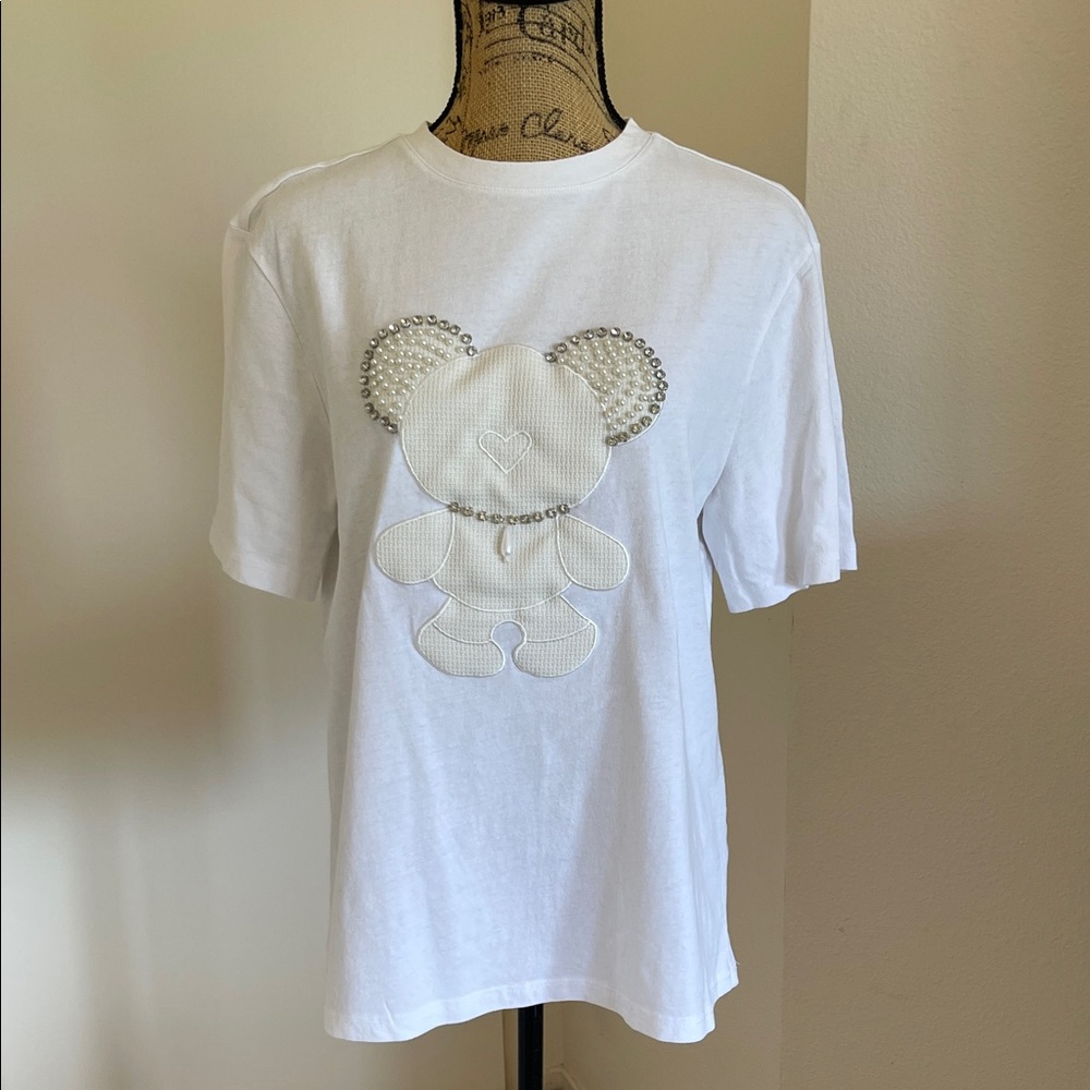 Elegant White Women's Tee with Bear Design